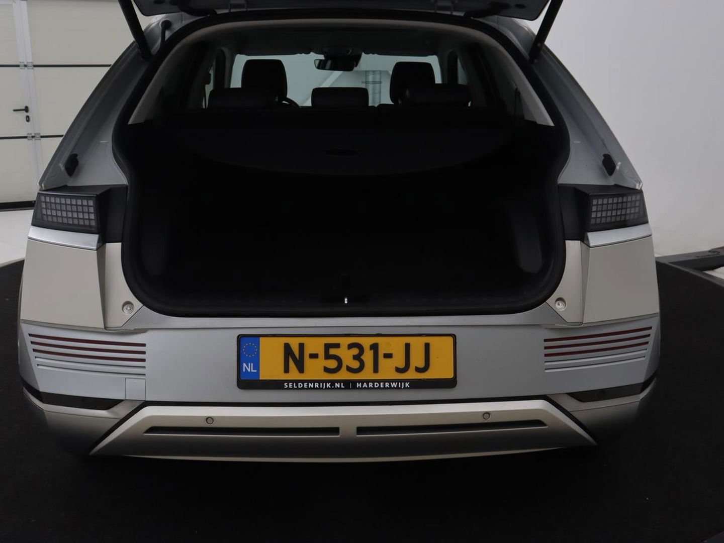 Hyundai IONIQ 5 Lounge 73kWh | Panoramadak | Stoelventilatie | Leder | Head-Up | Warmtepomp | Trekhaak | 360 Camera | Achterbankverwarming | Adaptive cruise | Navigatie | Full LED | Carplay