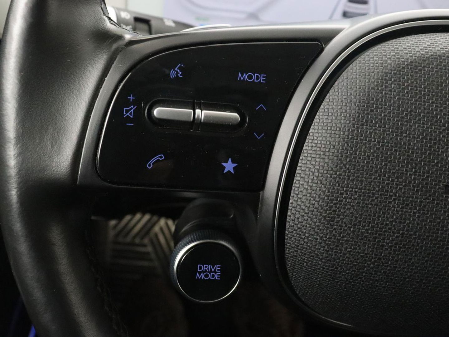 Hyundai IONIQ 5 Lounge 73kWh | Panoramadak | Stoelventilatie | Leder | Head-Up | Warmtepomp | Trekhaak | 360 Camera | Achterbankverwarming | Adaptive cruise | Navigatie | Full LED | Carplay