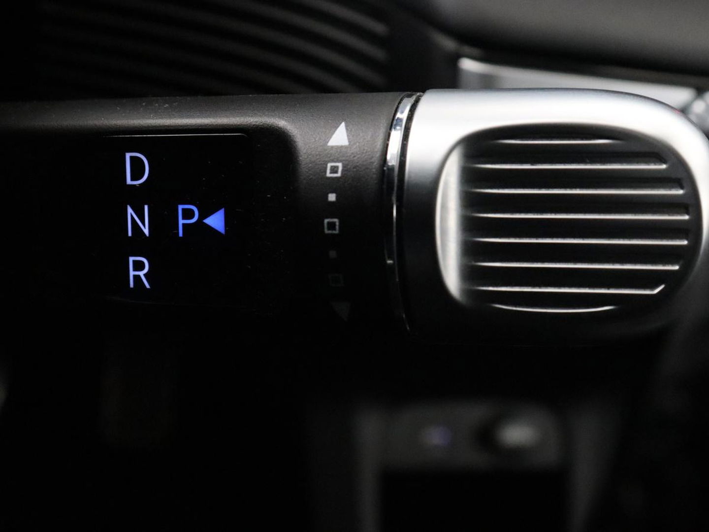 Hyundai IONIQ 5 Lounge 73kWh | Panoramadak | Stoelventilatie | Leder | Head-Up | Warmtepomp | Trekhaak | 360 Camera | Achterbankverwarming | Adaptive cruise | Navigatie | Full LED | Carplay