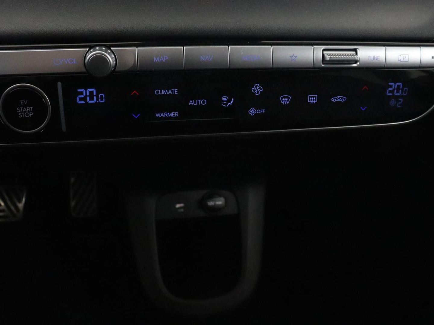 Hyundai IONIQ 5 Lounge 73kWh | Panoramadak | Stoelventilatie | Leder | Head-Up | Warmtepomp | Trekhaak | 360 Camera | Achterbankverwarming | Adaptive cruise | Navigatie | Full LED | Carplay