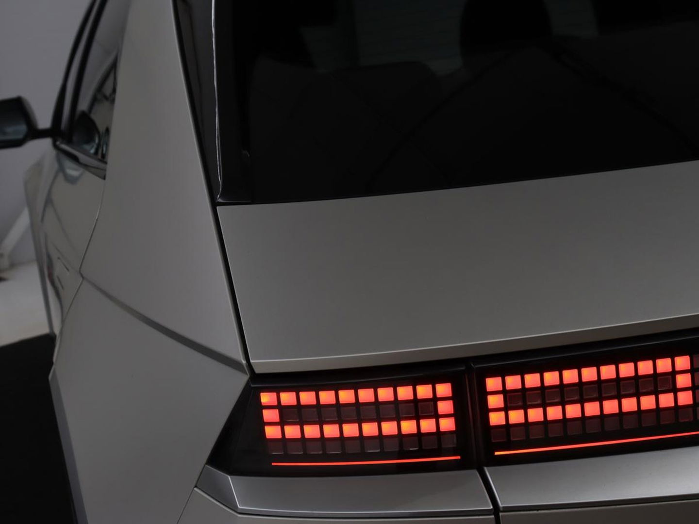 Hyundai IONIQ 5 Lounge 73kWh | Panoramadak | Stoelventilatie | Leder | Head-Up | Warmtepomp | Trekhaak | 360 Camera | Achterbankverwarming | Adaptive cruise | Navigatie | Full LED | Carplay