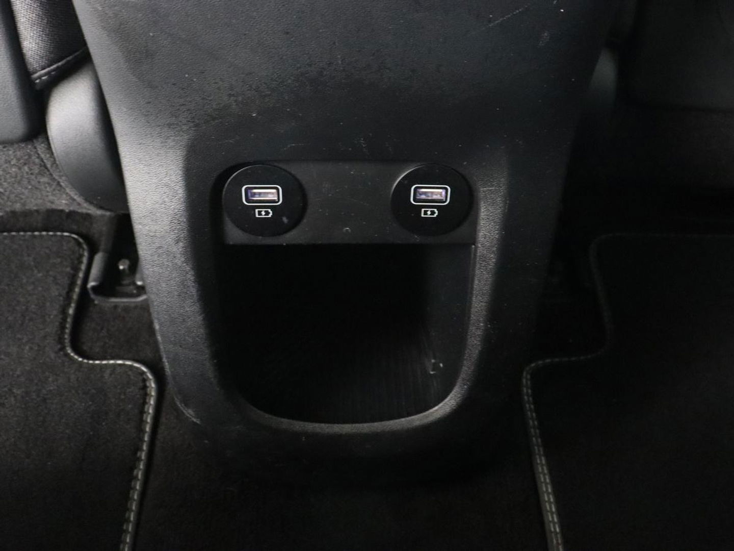 Hyundai IONIQ 5 Lounge 73kWh | Panoramadak | Stoelventilatie | Leder | Head-Up | Warmtepomp | Trekhaak | 360 Camera | Achterbankverwarming | Adaptive cruise | Navigatie | Full LED | Carplay