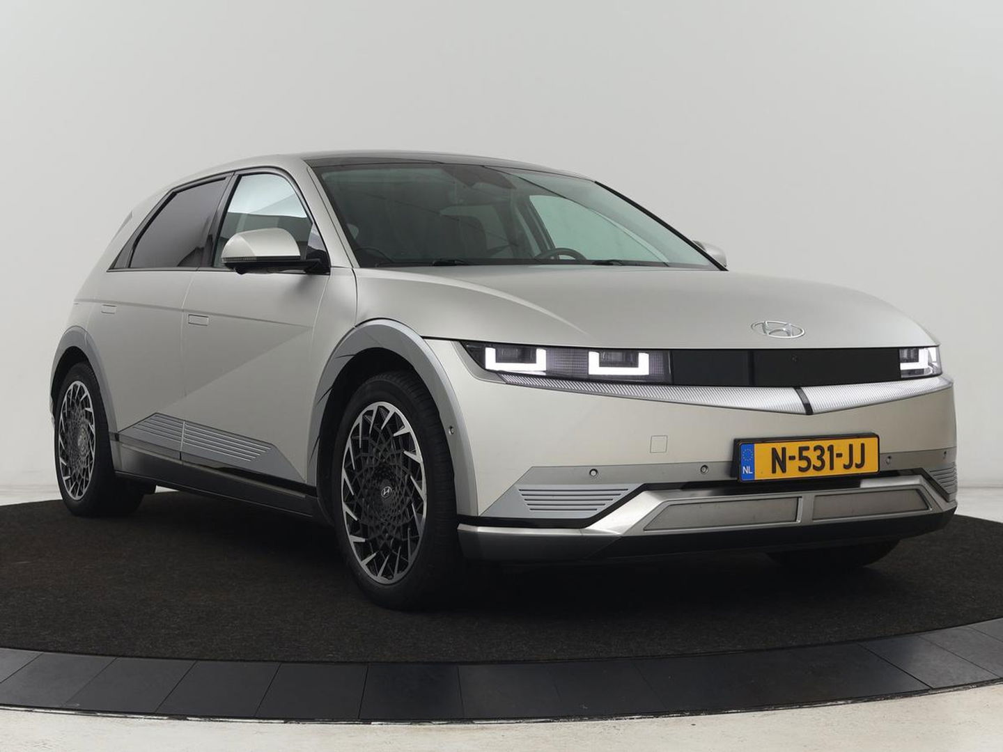 Hyundai IONIQ 5 Lounge 73kWh | Panoramadak | Stoelventilatie | Leder | Head-Up | Warmtepomp | Trekhaak | 360 Camera | Achterbankverwarming | Adaptive cruise | Navigatie | Full LED | Carplay