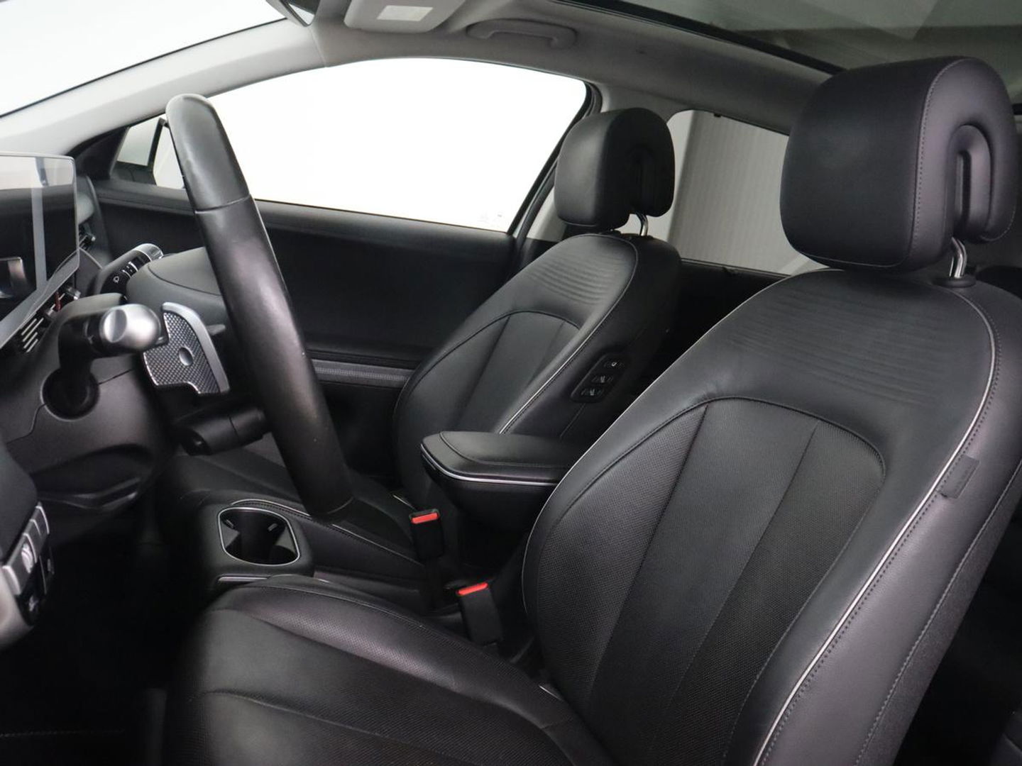 Hyundai IONIQ 5 Lounge 73kWh | Panoramadak | Stoelventilatie | Leder | Head-Up | Warmtepomp | Trekhaak | 360 Camera | Achterbankverwarming | Adaptive cruise | Navigatie | Full LED | Carplay