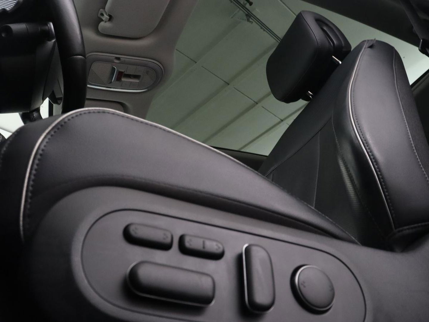 Hyundai IONIQ 5 Lounge 73kWh | Panoramadak | Stoelventilatie | Leder | Head-Up | Warmtepomp | Trekhaak | 360 Camera | Achterbankverwarming | Adaptive cruise | Navigatie | Full LED | Carplay