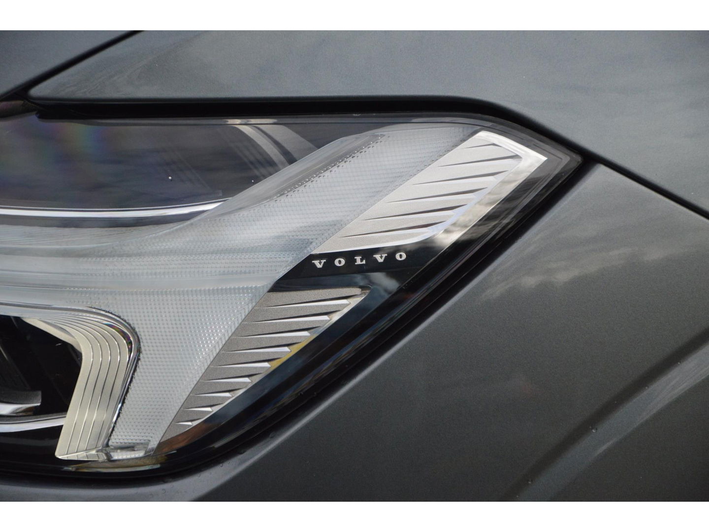 Volvo XC60 T8 Hybride AWD R-Design | Luchtvering | Panoramadak | Trekhaak 2100KG | Rondom stoelverwarming | 360 Camera |