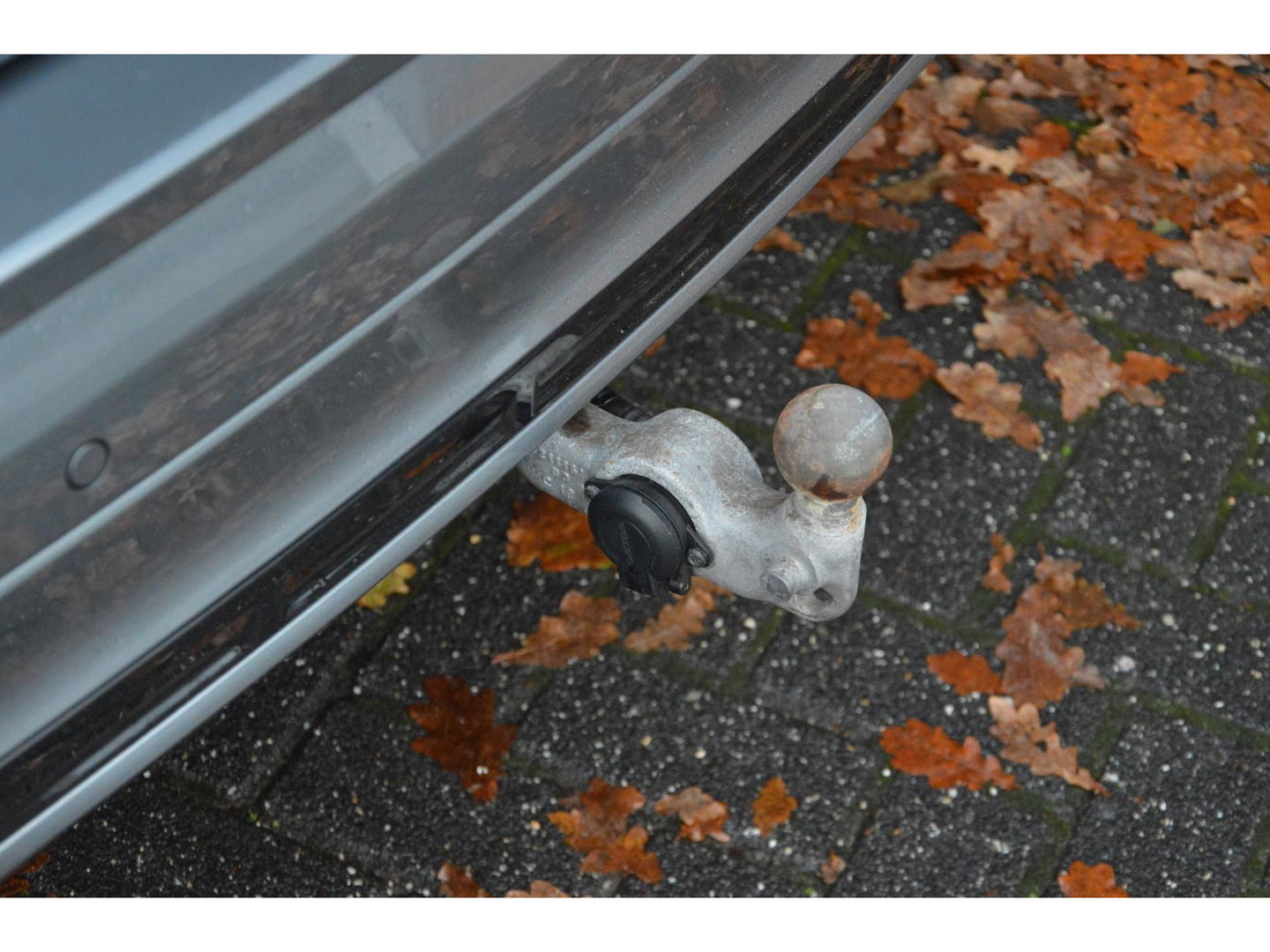 Volvo XC60 T8 Hybride AWD R-Design | Luchtvering | Panoramadak | Trekhaak 2100KG | Rondom stoelverwarming | 360 Camera |