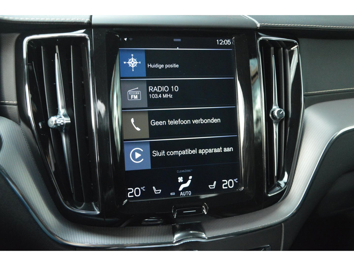 Volvo XC60 T8 Hybride AWD R-Design | Luchtvering | Panoramadak | Trekhaak 2100KG | Rondom stoelverwarming | 360 Camera |