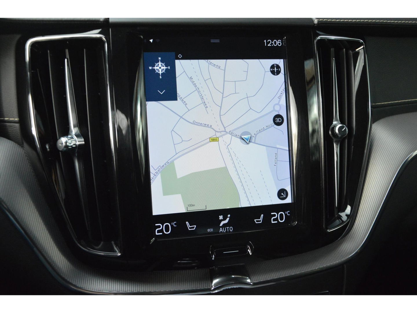 Volvo XC60 T8 Hybride AWD R-Design | Luchtvering | Panoramadak | Trekhaak 2100KG | Rondom stoelverwarming | 360 Camera |