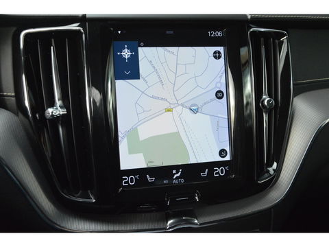 Volvo XC60 T8 Hybride AWD R-Design | Luchtvering | Panoramadak | Trekhaak 2100KG | Rondom stoelverwarming | 360 Camera |