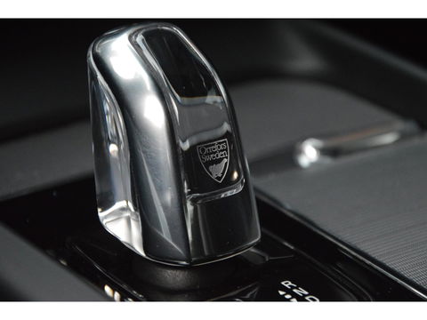 Volvo XC60 T8 Hybride AWD R-Design | Luchtvering | Panoramadak | Trekhaak 2100KG | Rondom stoelverwarming | 360 Camera |