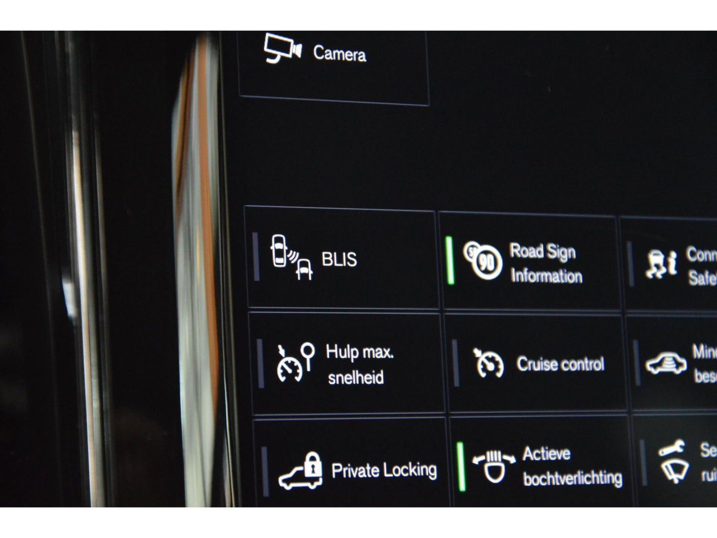 Volvo XC60 T8 Hybride AWD R-Design | Luchtvering | Panoramadak | Trekhaak 2100KG | Rondom stoelverwarming | 360 Camera |