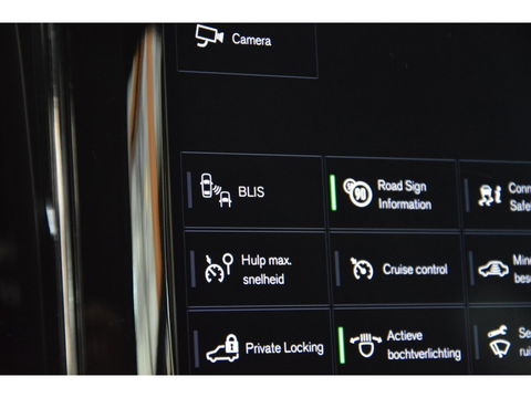 Volvo XC60 T8 Hybride AWD R-Design | Luchtvering | Panoramadak | Trekhaak 2100KG | Rondom stoelverwarming | 360 Camera |