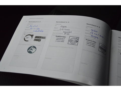 Volvo XC60 T8 Hybride AWD R-Design | Luchtvering | Panoramadak | Trekhaak 2100KG | Rondom stoelverwarming | 360 Camera |