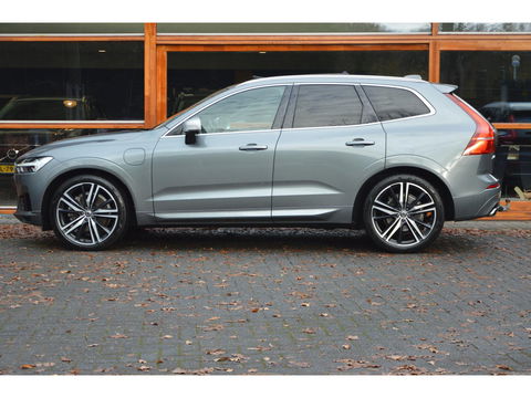 Volvo XC60 T8 Hybride AWD R-Design | Luchtvering | Panoramadak | Trekhaak 2100KG | Rondom stoelverwarming | 360 Camera |