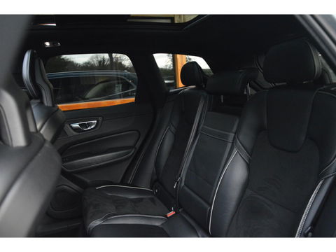 Volvo XC60 T8 Hybride AWD R-Design | Luchtvering | Panoramadak | Trekhaak 2100KG | Rondom stoelverwarming | 360 Camera |