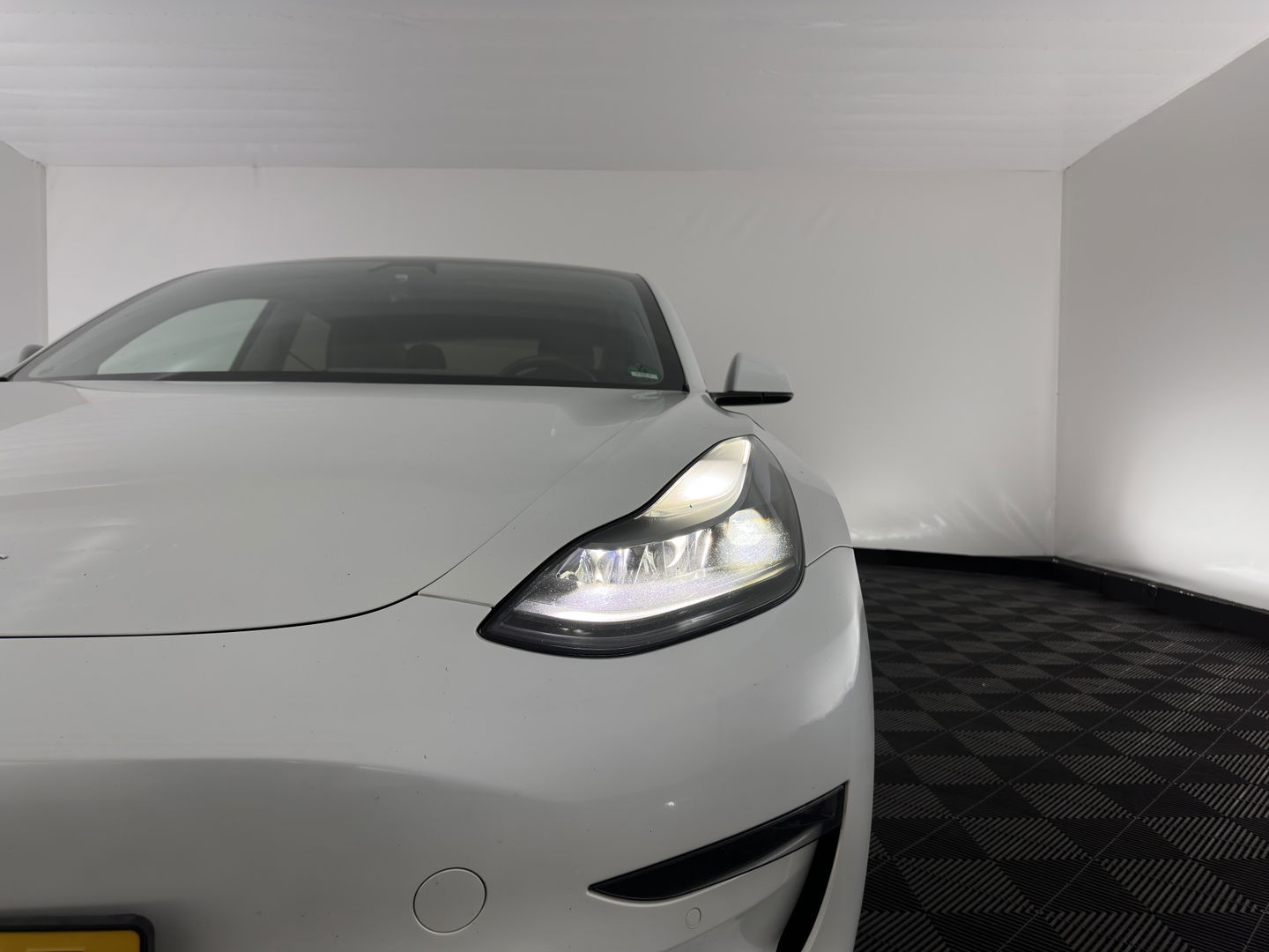 Tesla Model 3 Long Range AWD 75 kWh [3-Fase] {SOH-86%} (INCL-BTW)  Aut. *HEATPUMP | PANO | AUTO-PILOT | LUXURY-LEATHER | KEYLESS | FULL-LED | MEMORY-PACK | SURROUND-VIEW | DAB | CARPLAY | DIGI-COCKPIT | LANE-ASSIST | COMFORT-SEATS | 18"ALU*