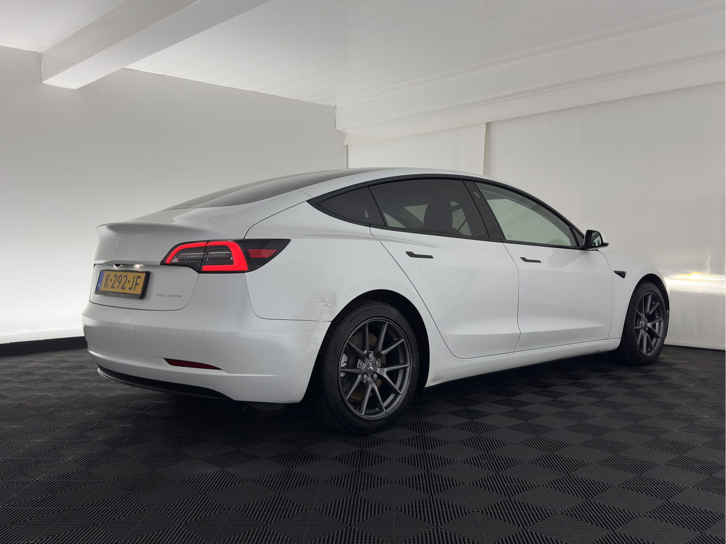 Tesla Model 3 Long Range AWD 75 kWh [3-Fase] {SOH-86%} (INCL-BTW)  Aut. *HEATPUMP | PANO | AUTO-PILOT | LUXURY-LEATHER | KEYLESS | FULL-LED | MEMORY-PACK | SURROUND-VIEW | DAB | CARPLAY | DIGI-COCKPIT | LANE-ASSIST | COMFORT-SEATS | 18"ALU*