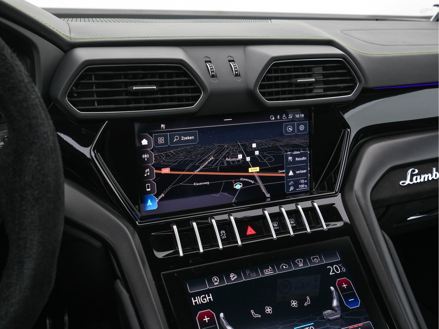 Lamborghini Urus 4.0 V8 Pearl Capsule (INCL-BTW) *CERAMIC-BRAKES | PANO | HEAD-UP | SOFT-CLOSE | LEATHER-ALCANTARA | FULL-LED | NIGHT-VISION | BANG&OLUFSEN | MEMORY-PACK | HEATED-SPORTSEATS | TOP-VIEW | ADAPTIVE-CRUISE | ...