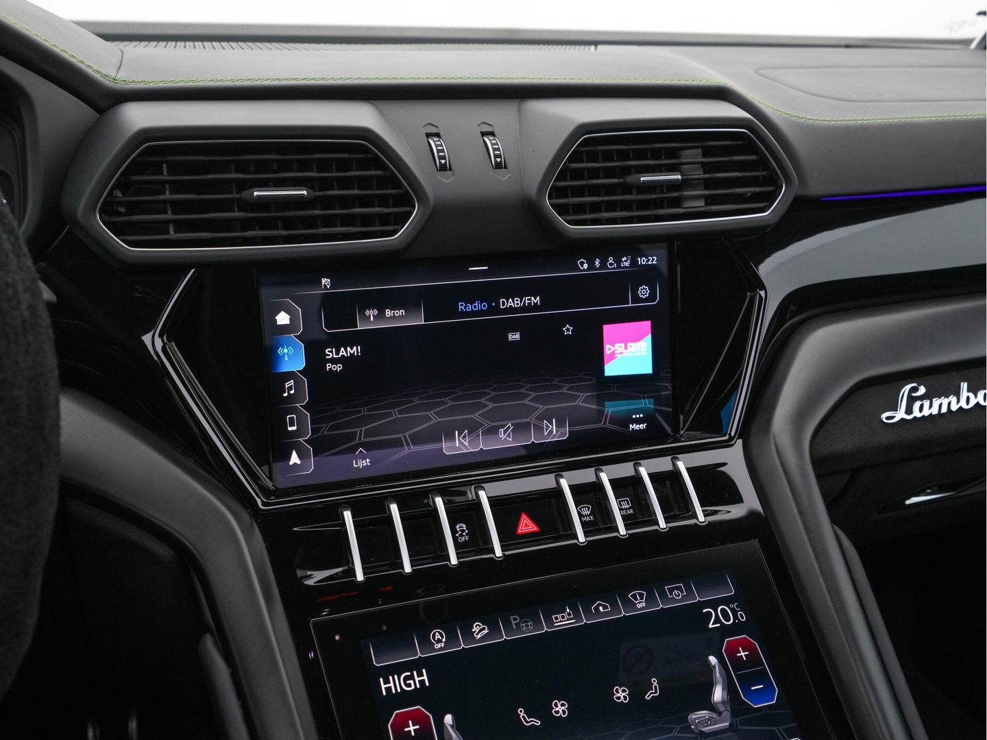 Lamborghini Urus 4.0 V8 Pearl Capsule (INCL-BTW) *CERAMIC-BRAKES | PANO | HEAD-UP | SOFT-CLOSE | LEATHER-ALCANTARA | FULL-LED | NIGHT-VISION | BANG&OLUFSEN | MEMORY-PACK | HEATED-SPORTSEATS | TOP-VIEW | ADAPTIVE-CRUISE | ...