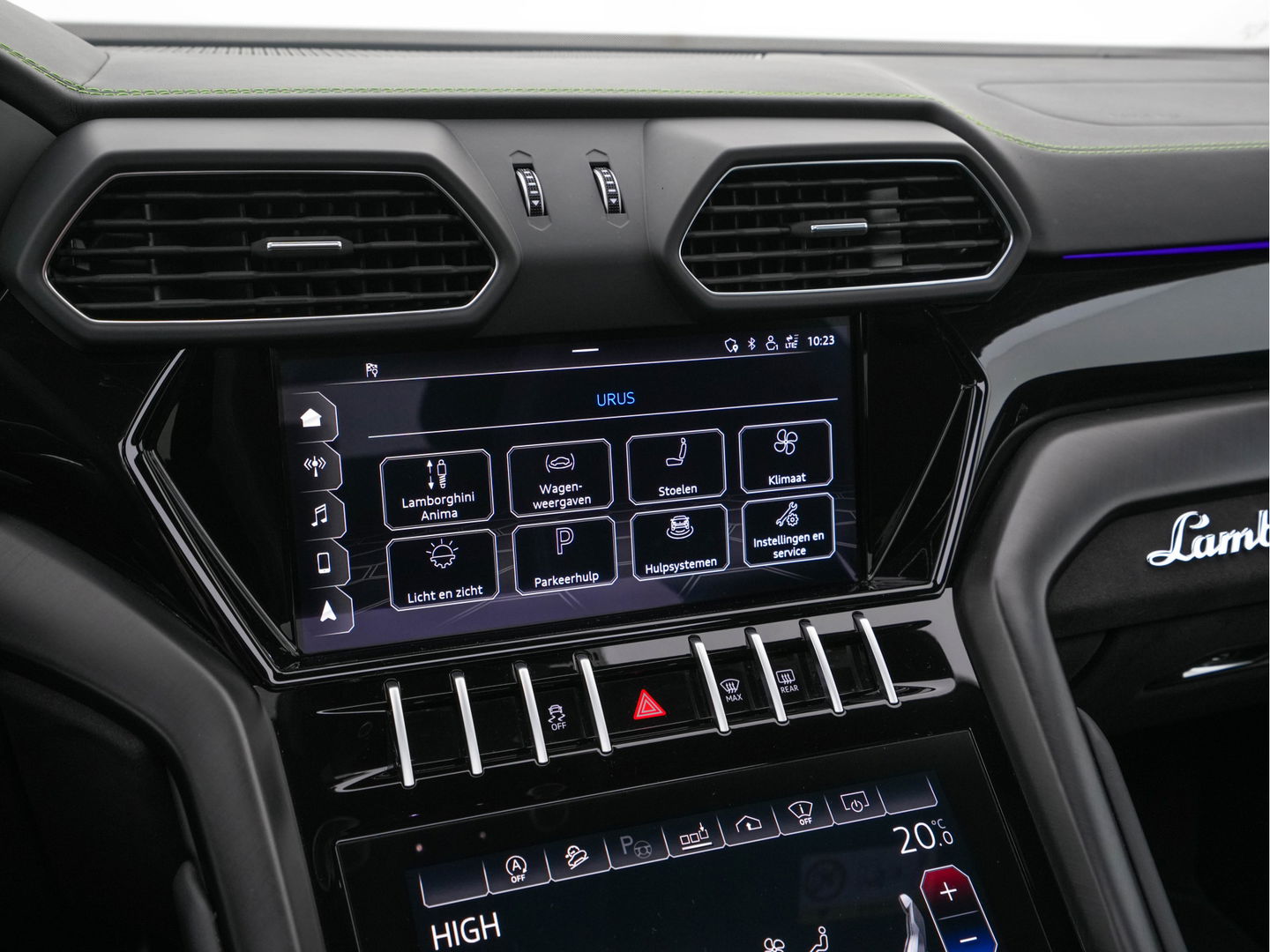 Lamborghini Urus 4.0 V8 Pearl Capsule (INCL-BTW) *CERAMIC-BRAKES | PANO | HEAD-UP | SOFT-CLOSE | LEATHER-ALCANTARA | FULL-LED | NIGHT-VISION | BANG&OLUFSEN | MEMORY-PACK | HEATED-SPORTSEATS | TOP-VIEW | ADAPTIVE-CRUISE | ...