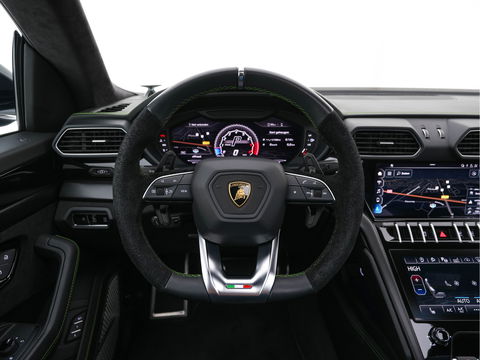 Lamborghini Urus 4.0 V8 Pearl Capsule (INCL-BTW) *CERAMIC-BRAKES | PANO | HEAD-UP | SOFT-CLOSE | LEATHER-ALCANTARA | FULL-LED | NIGHT-VISION | BANG&OLUFSEN | MEMORY-PACK | HEATED-SPORTSEATS | TOP-VIEW | ADAPTIVE-CRUISE | ...