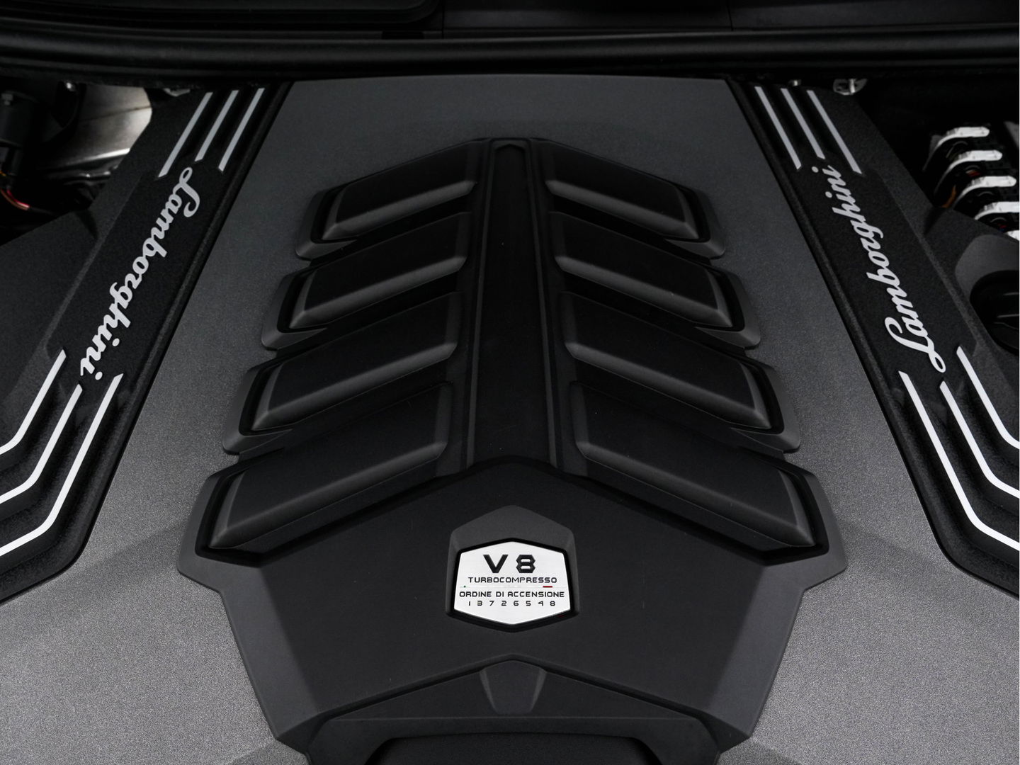 Lamborghini Urus 4.0 V8 Pearl Capsule (INCL-BTW) *CERAMIC-BRAKES | PANO | HEAD-UP | SOFT-CLOSE | LEATHER-ALCANTARA | FULL-LED | NIGHT-VISION | BANG&OLUFSEN | MEMORY-PACK | HEATED-SPORTSEATS | TOP-VIEW | ADAPTIVE-CRUISE | ...