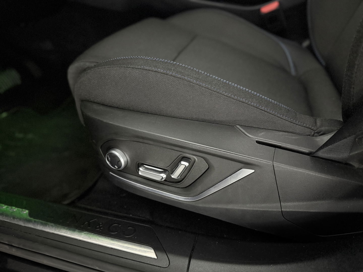 Lynk Co 01 1.5 Black Edition | SOH 98% | Pano | Memory | Adap. Cruise | Sfeerverl. | 360° | Virtual | Carplay | Keyless | NAP