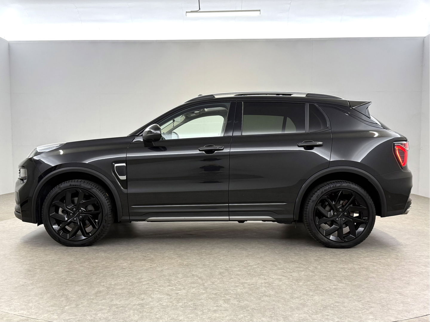 Lynk Co 01 1.5 Black Edition | SOH 98% | Pano | Memory | Adap. Cruise | Sfeerverl. | 360° | Virtual | Carplay | Keyless | NAP