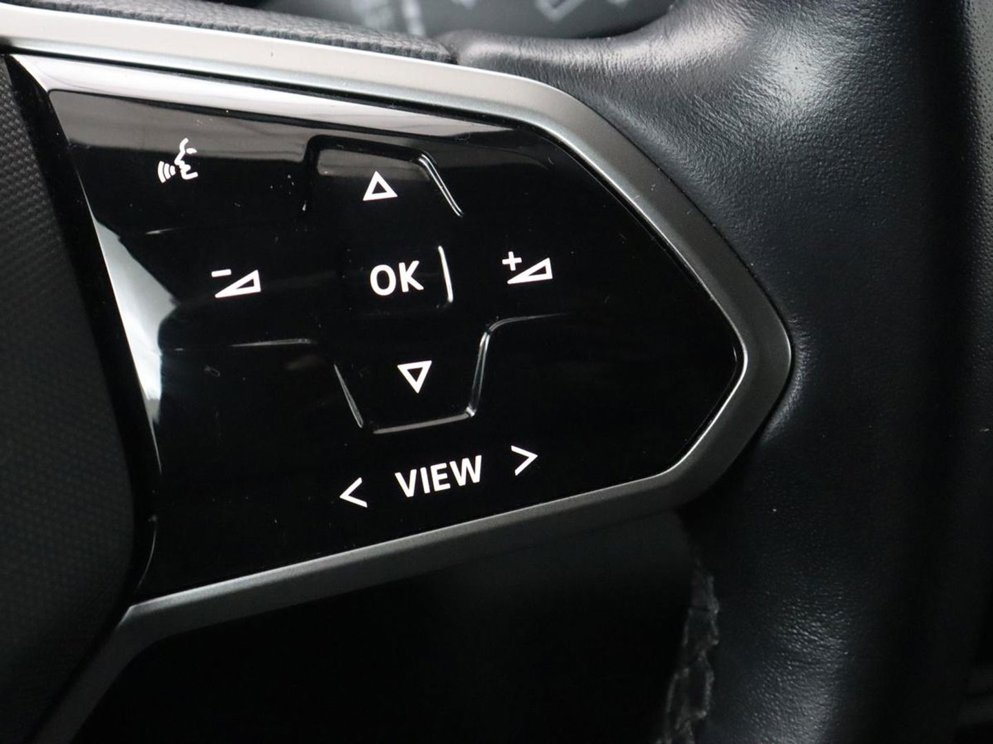 Volkswagen ID.5 Pro 77 kWh | Trekhaak | Stoelverwarming | Matrix LED | Camera | Carplay | Keyless | Stuurverwarming | Adaptive cruise | Navigatie | 20'' | Park Assist