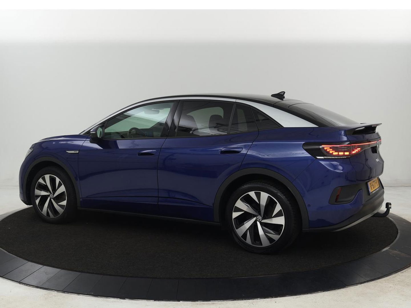 Volkswagen ID.5 Pro 77 kWh | Trekhaak | Stoelverwarming | Matrix LED | Camera | Carplay | Keyless | Stuurverwarming | Adaptive cruise | Navigatie | 20'' | Park Assist