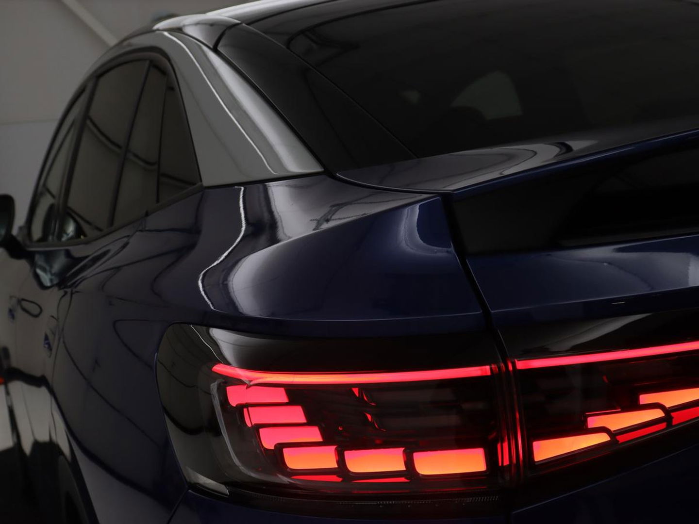 Volkswagen ID.5 Pro 77 kWh | Trekhaak | Stoelverwarming | Matrix LED | Camera | Carplay | Keyless | Stuurverwarming | Adaptive cruise | Navigatie | 20'' | Park Assist