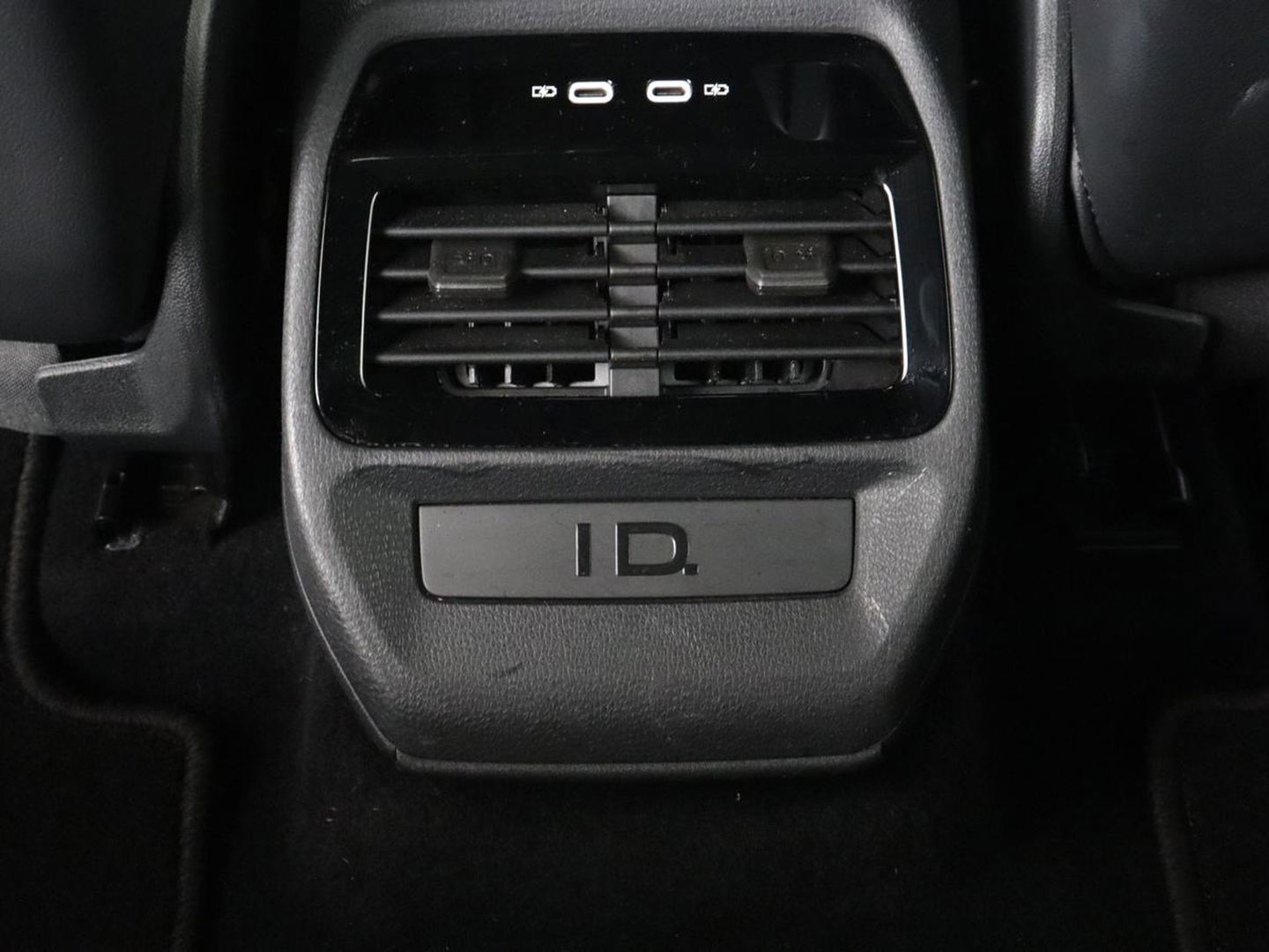 Volkswagen ID.5 Pro 77 kWh | Trekhaak | Stoelverwarming | Matrix LED | Camera | Carplay | Keyless | Stuurverwarming | Adaptive cruise | Navigatie | 20'' | Park Assist