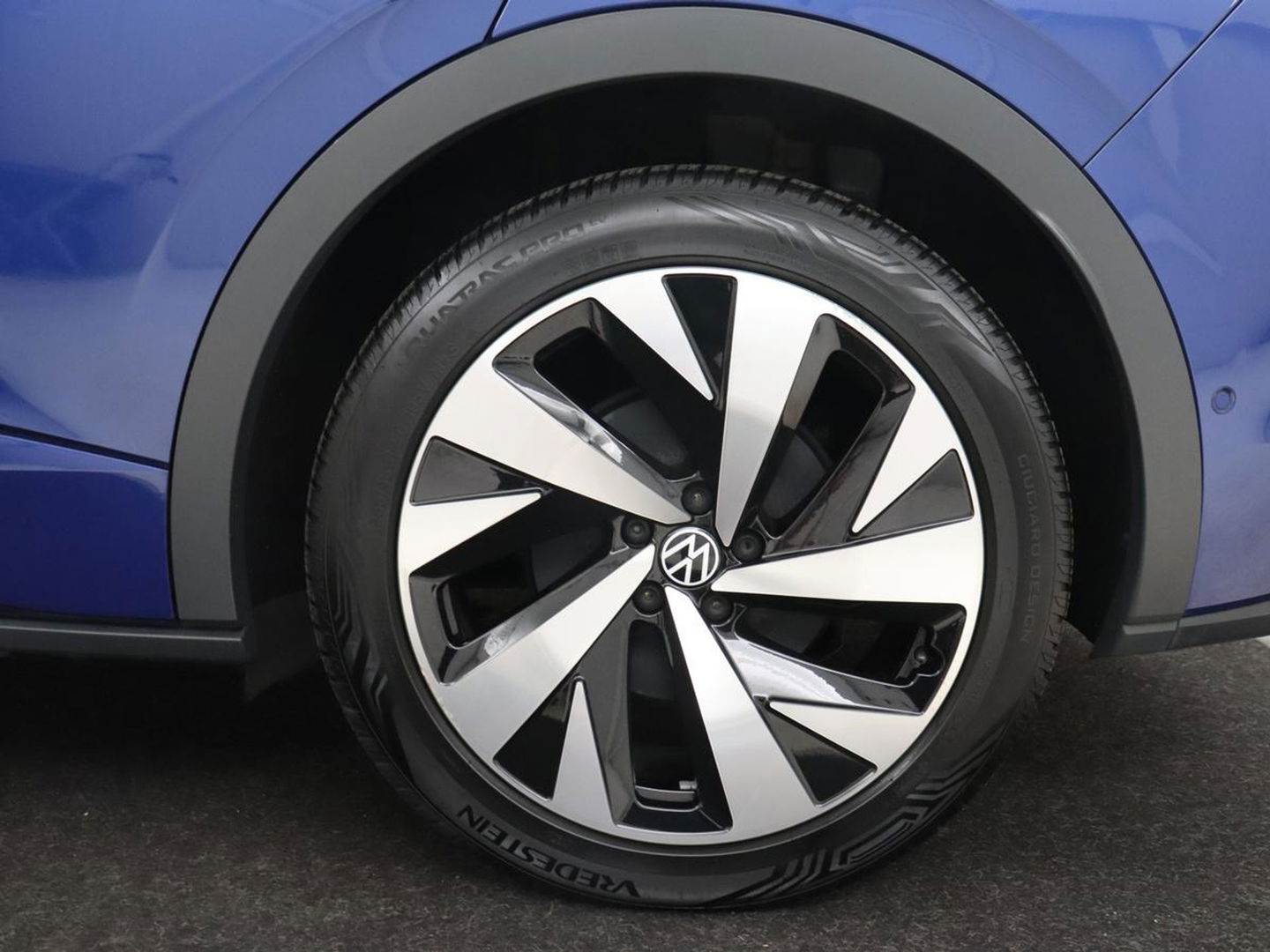 Volkswagen ID.5 Pro 77 kWh | Trekhaak | Stoelverwarming | Matrix LED | Camera | Carplay | Keyless | Stuurverwarming | Adaptive cruise | Navigatie | 20'' | Park Assist