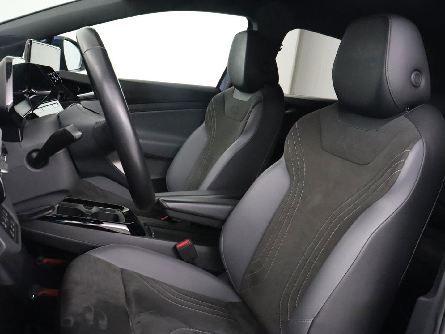 Volkswagen ID.5 Pro 77 kWh | Trekhaak | Stoelverwarming | Matrix LED | Camera | Carplay | Keyless | Stuurverwarming | Adaptive cruise | Navigatie | 20'' | Park Assist