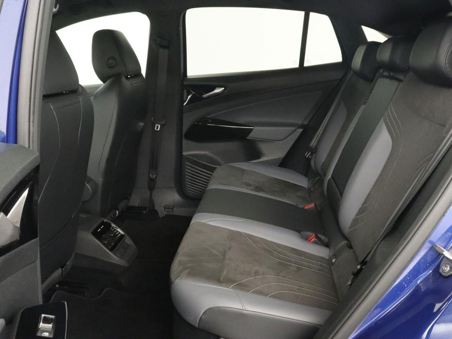 Volkswagen ID.5 Pro 77 kWh | Trekhaak | Stoelverwarming | Matrix LED | Camera | Carplay | Keyless | Stuurverwarming | Adaptive cruise | Navigatie | 20'' | Park Assist