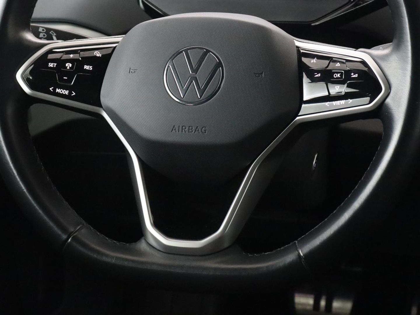 Volkswagen ID.5 Pro 77 kWh | Trekhaak | Stoelverwarming | Matrix LED | Camera | Carplay | Keyless | Stuurverwarming | Adaptive cruise | Navigatie | 20'' | Park Assist