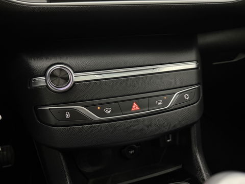 Peugeot 308 1.2 PureTech | Pano | Carplay | Clima | Cruise | Navi | Parkeersens. | NAP