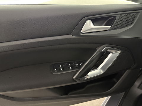 Peugeot 308 1.2 PureTech | Pano | Carplay | Clima | Cruise | Navi | Parkeersens. | NAP