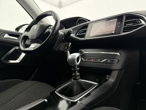 Peugeot 308 1.2 PureTech | Pano | Carplay | Clima | Cruise | Navi | Parkeersens. | NAP