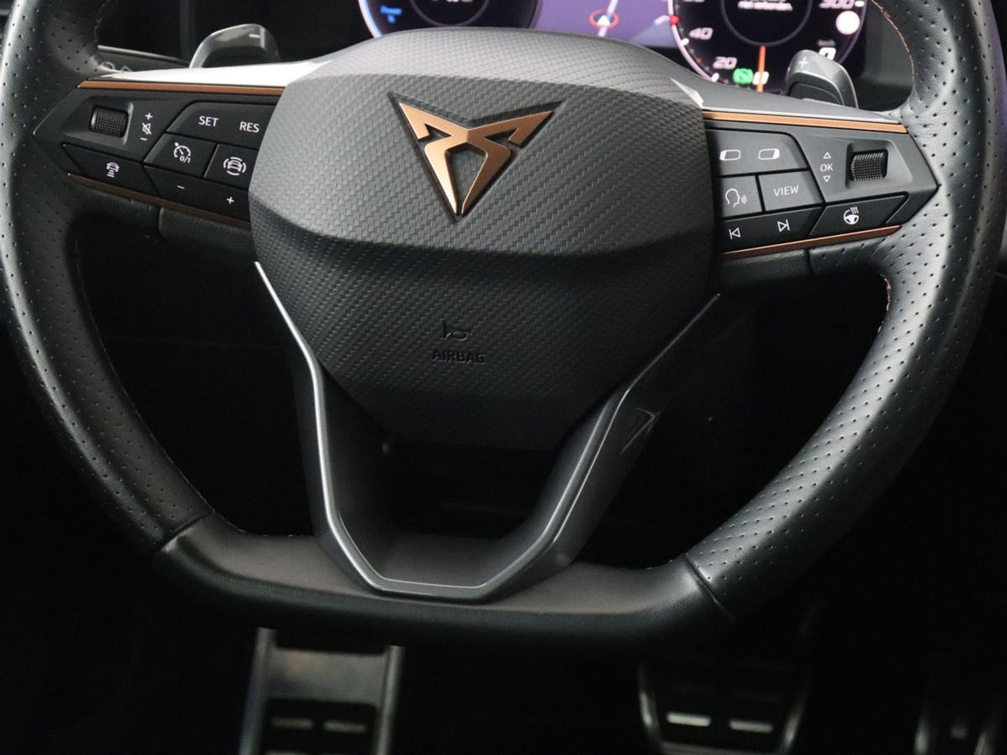 CUPRA Formentor 1.4 eHybrid VZ | 245pk | Stoelverwarming | Camera | Adaptive cruise | Sfeerverlichting | Navigatie | Keyless | 19'' | Stuurverwarming | Full LED | PHEV | Plug In