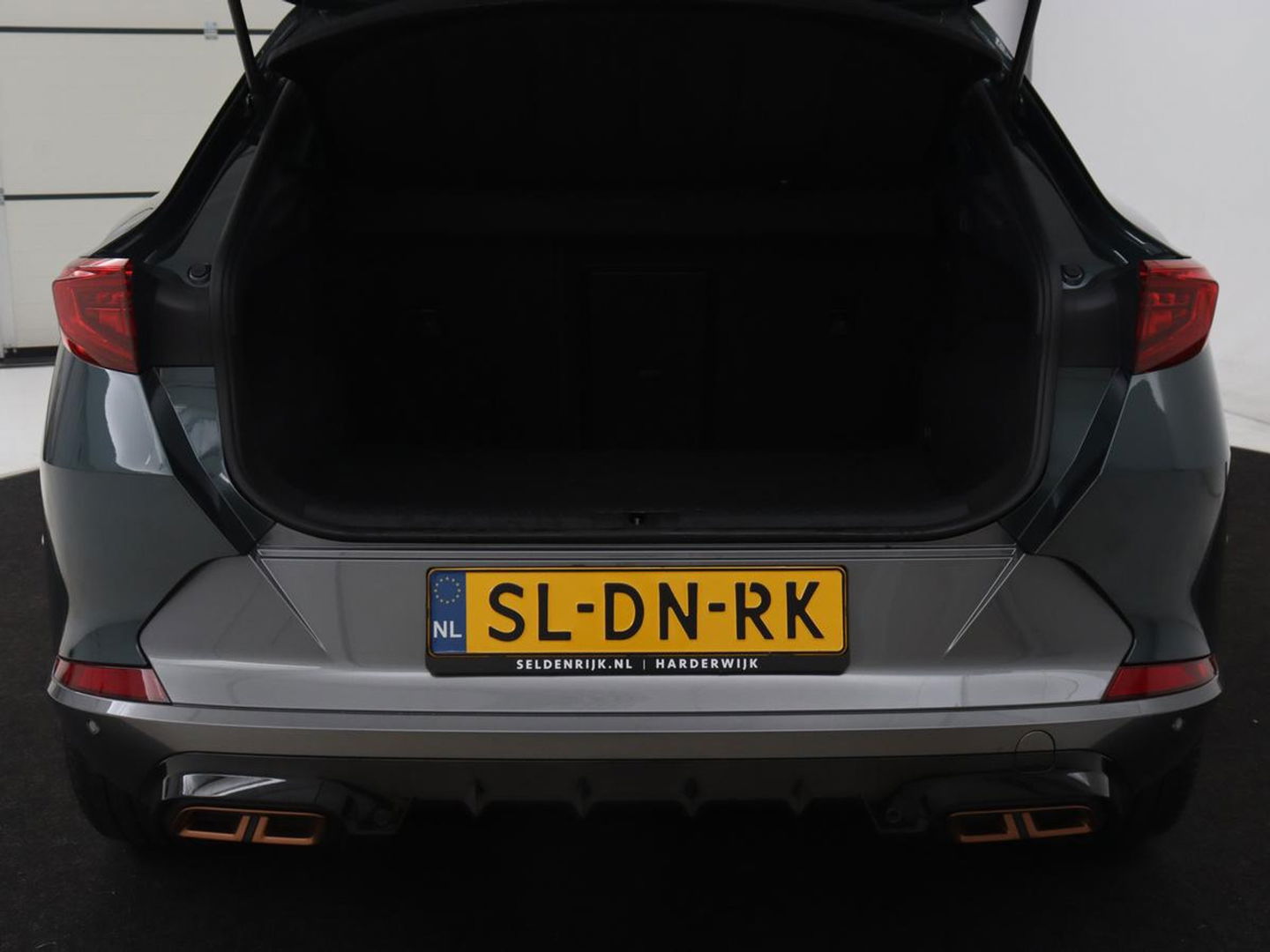 CUPRA Formentor 1.4 eHybrid VZ | 245pk | Stoelverwarming | Camera | Adaptive cruise | Sfeerverlichting | Navigatie | Keyless | 19'' | Stuurverwarming | Full LED | PHEV | Plug In