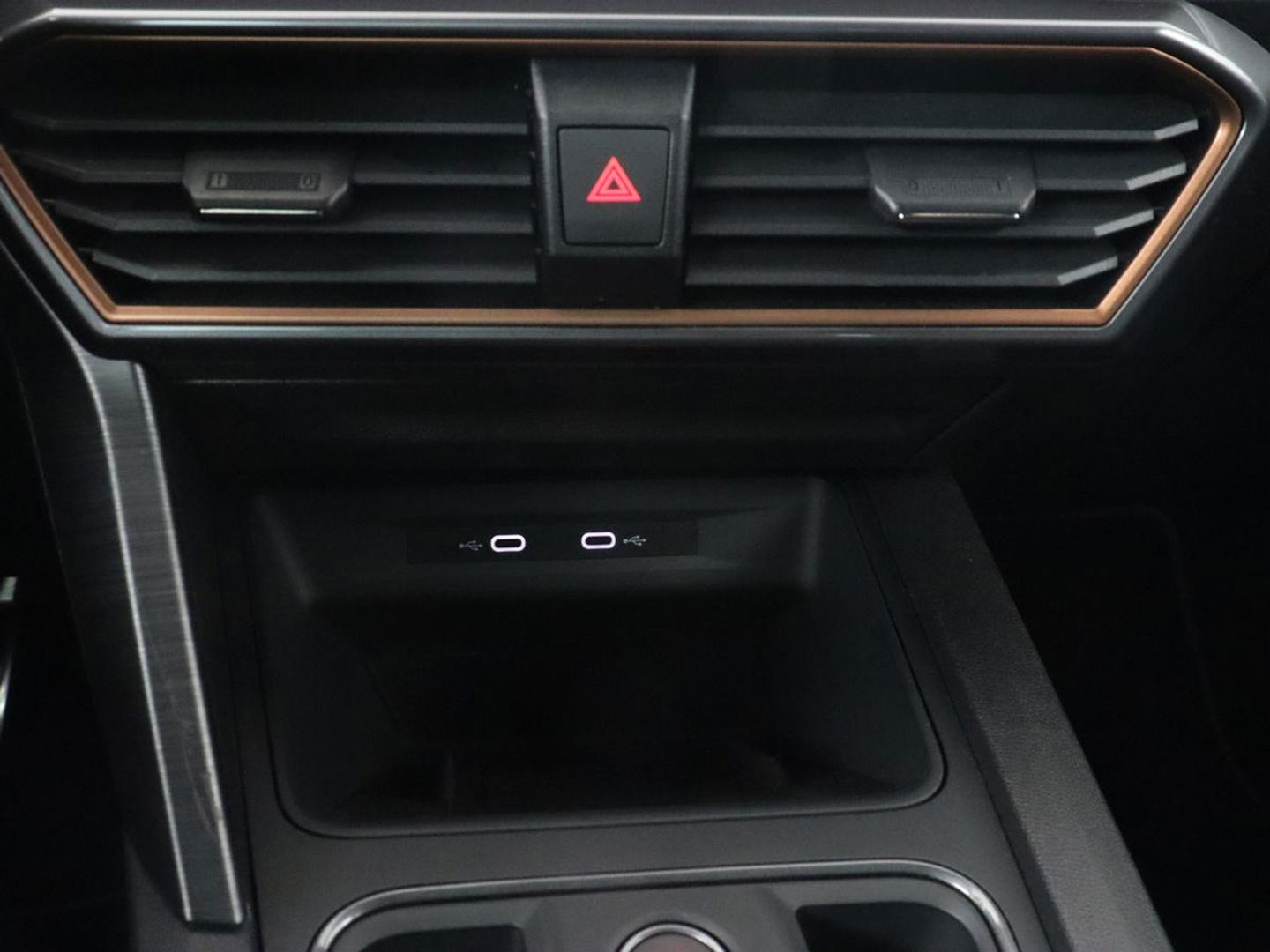 CUPRA Formentor 1.4 eHybrid VZ | 245pk | Stoelverwarming | Camera | Adaptive cruise | Sfeerverlichting | Navigatie | Keyless | 19'' | Stuurverwarming | Full LED | PHEV | Plug In