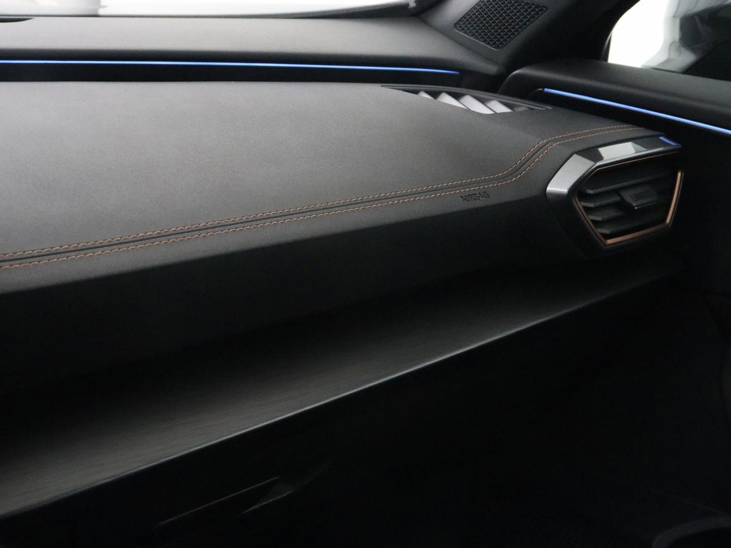 CUPRA Formentor 1.4 eHybrid VZ | 245pk | Stoelverwarming | Camera | Adaptive cruise | Sfeerverlichting | Navigatie | Keyless | 19'' | Stuurverwarming | Full LED | PHEV | Plug In