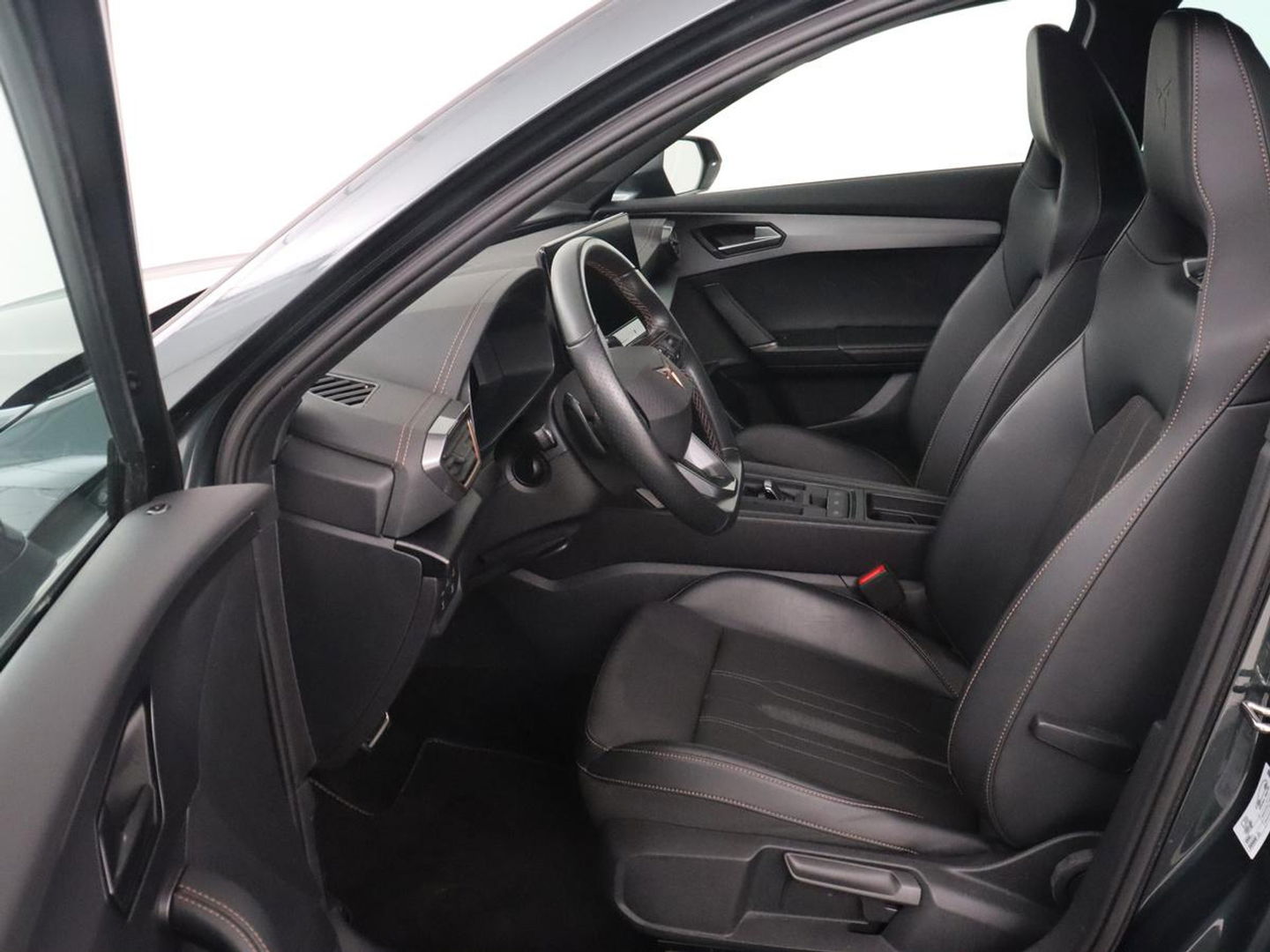 CUPRA Formentor 1.4 eHybrid VZ | 245pk | Stoelverwarming | Camera | Adaptive cruise | Sfeerverlichting | Navigatie | Keyless | 19'' | Stuurverwarming | Full LED | PHEV | Plug In