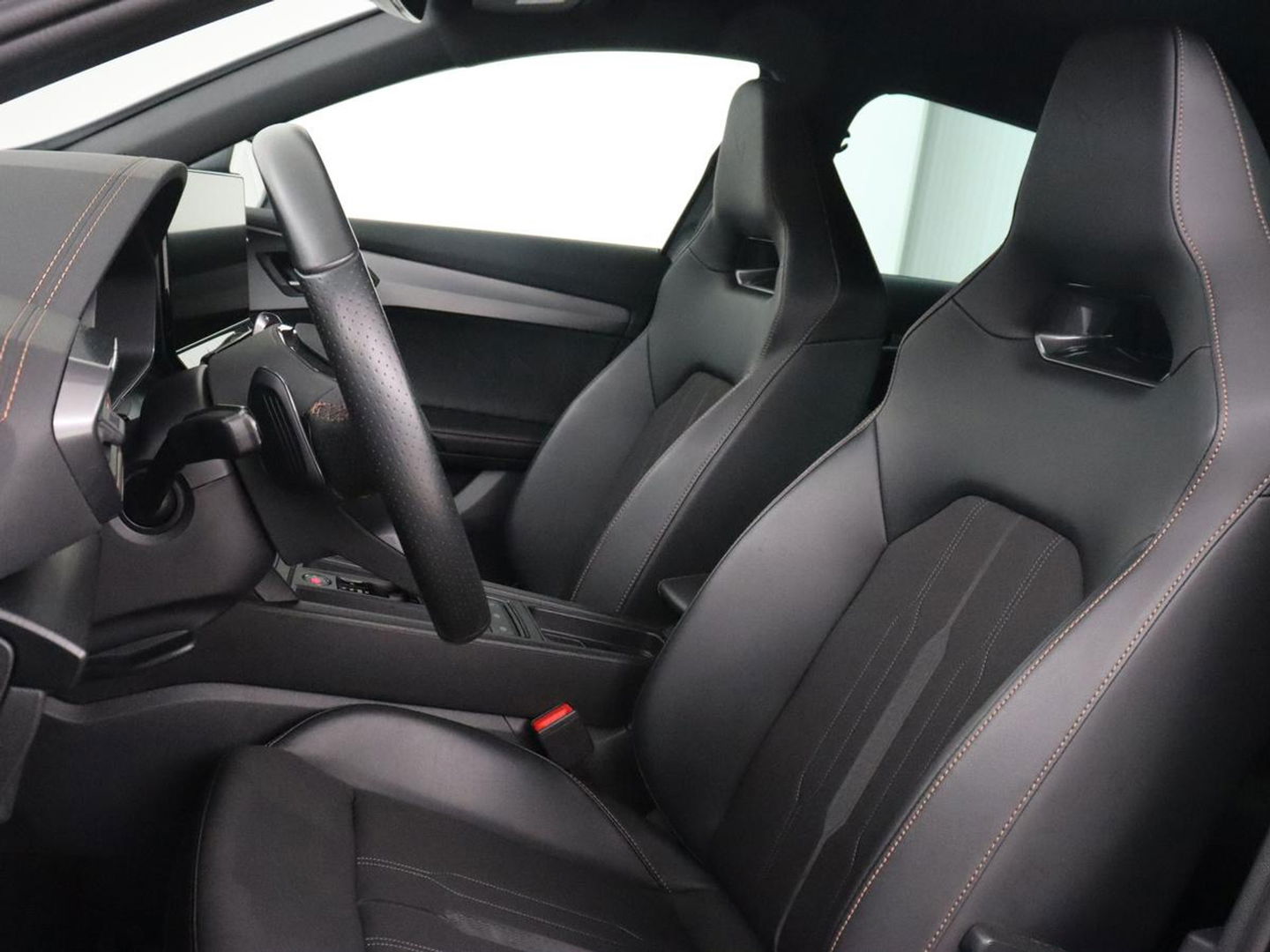 CUPRA Formentor 1.4 eHybrid VZ | 245pk | Stoelverwarming | Camera | Adaptive cruise | Sfeerverlichting | Navigatie | Keyless | 19'' | Stuurverwarming | Full LED | PHEV | Plug In