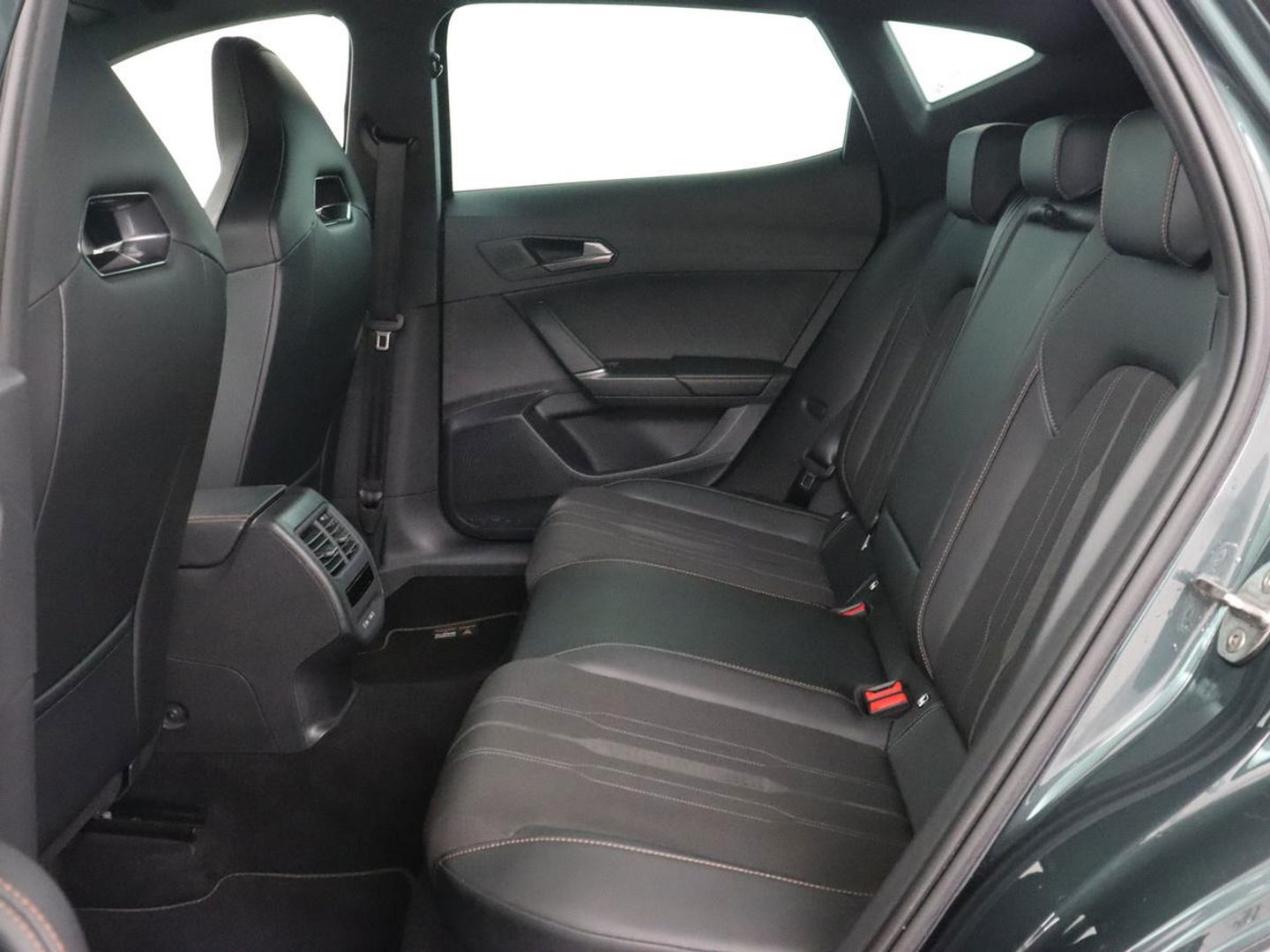 CUPRA Formentor 1.4 eHybrid VZ | 245pk | Stoelverwarming | Camera | Adaptive cruise | Sfeerverlichting | Navigatie | Keyless | 19'' | Stuurverwarming | Full LED | PHEV | Plug In