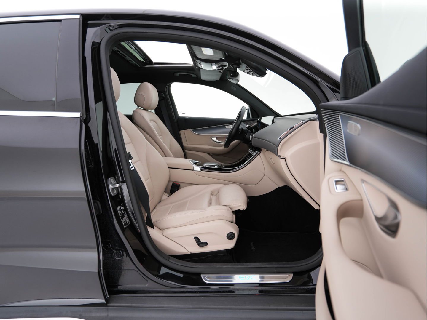 Mercedes-Benz EQC 400 4MATIC Business Solution 80 kWh (3-Fase) {SOH-93%} (INCL-BTW) *AUT | SUNROOF | WIDE-SCREEN-DIGI-COCKPIT | MEMORY-PACK | SURROUND-VIEW | KEYLESS | ARTICO-FULL-LEATHER | SPORT-SEATS | DAB+ | 19 ''*