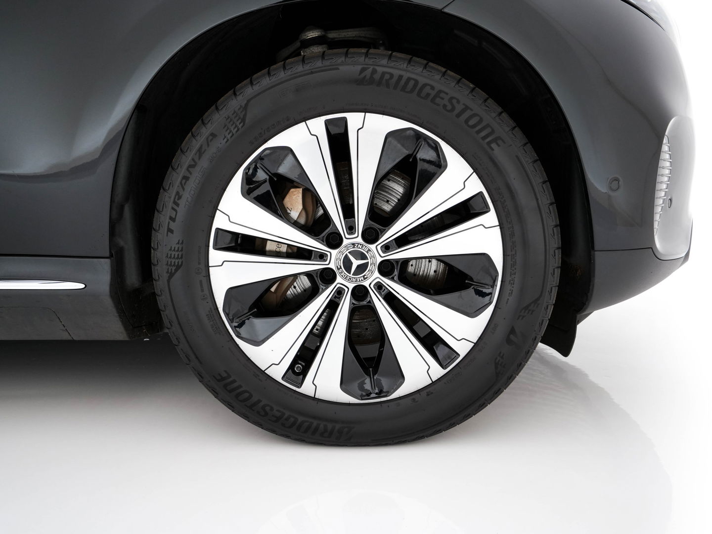 Mercedes-Benz EQC 400 4MATIC Business Solution 80 kWh (3-Fase) {SOH-93%} (INCL-BTW) *AUT | SUNROOF | WIDE-SCREEN-DIGI-COCKPIT | MEMORY-PACK | SURROUND-VIEW | KEYLESS | ARTICO-FULL-LEATHER | SPORT-SEATS | DAB+ | 19 ''*