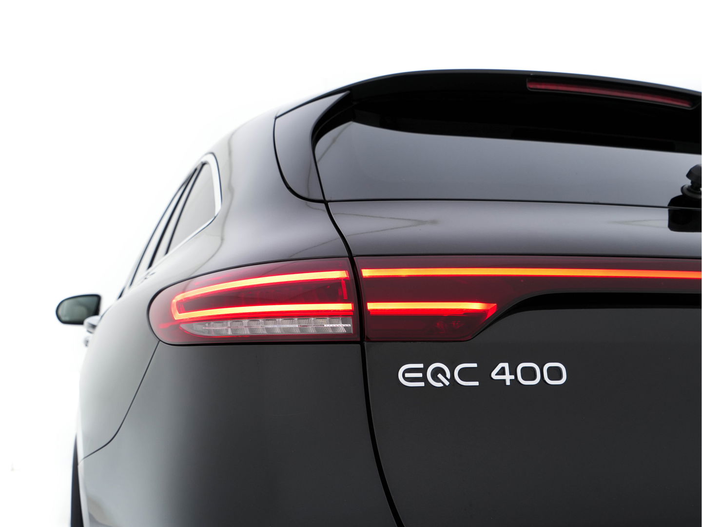 Mercedes-Benz EQC 400 4MATIC Business Solution 80 kWh (3-Fase) {SOH-93%} (INCL-BTW) *AUT | SUNROOF | WIDE-SCREEN-DIGI-COCKPIT | MEMORY-PACK | SURROUND-VIEW | KEYLESS | ARTICO-FULL-LEATHER | SPORT-SEATS | DAB+ | 19 ''*